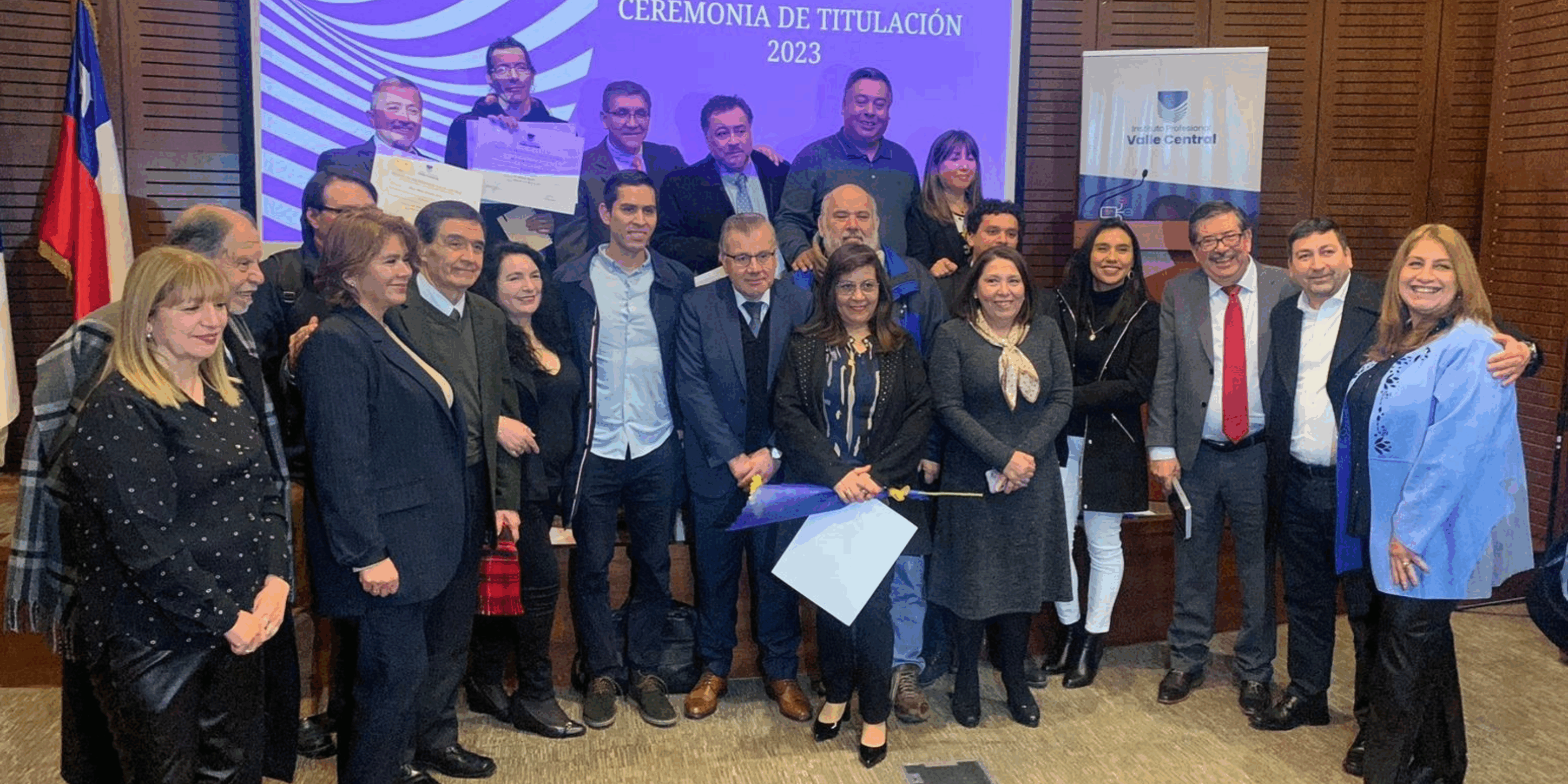 Ceremonia de Titulación de Funcionarios del Gremio AFUSUP Celebrando el Logro de Nuevos Profesionales del Trabajo Social