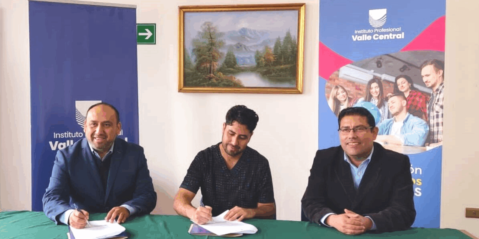 firma convenio la serena y C. Vet. antakari
